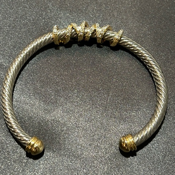 Beautiful bracelet cable cuff NEW - Picture 2 of 4